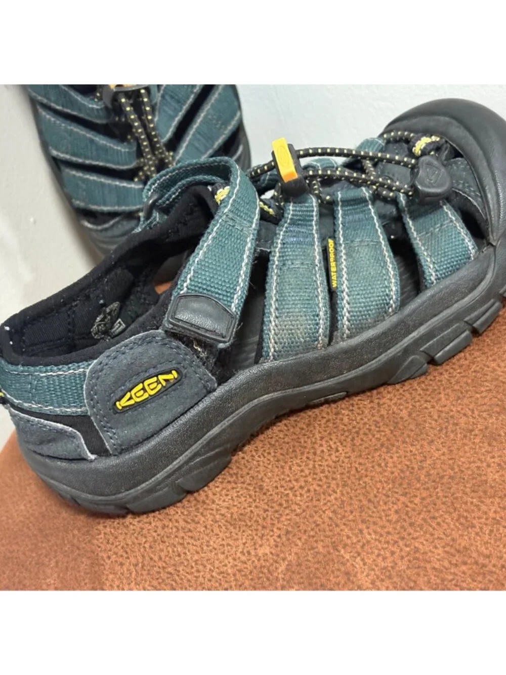 Keen Newport H2 Waterproof Sandals Size 1 Youth Strappy Green-Yellow Outdoor